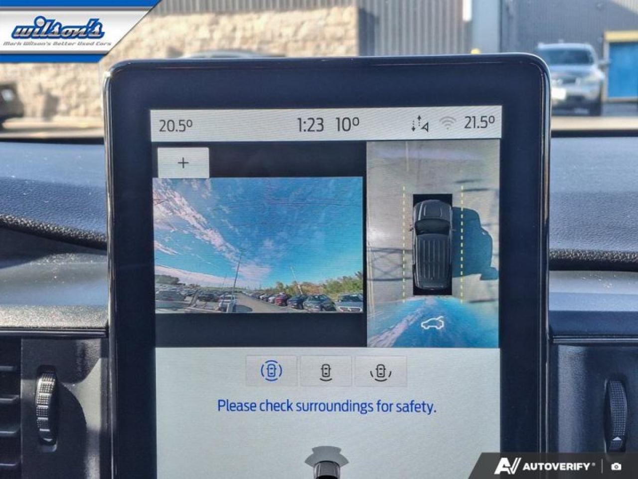 2022 Ford Explorer ST 4WD | Split Leather Buckets | Pano Roof | Heated + Cooled Seats | Heated Steering | and More ! Photo