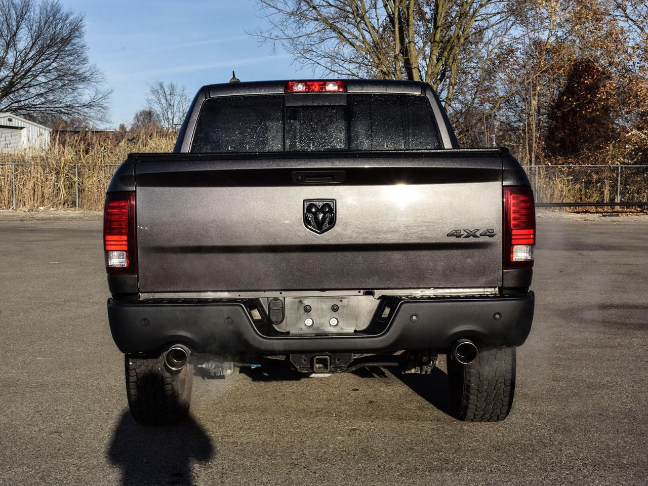 2020 RAM 1500 Classic WARLOCK 4X4 CREW CAB 5'7" BOX Photo2