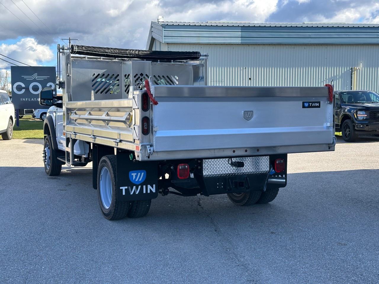 2025 Ford F-550 Super Duty DRW XL 4WD REG CAB 169" WB 84" CA Photo