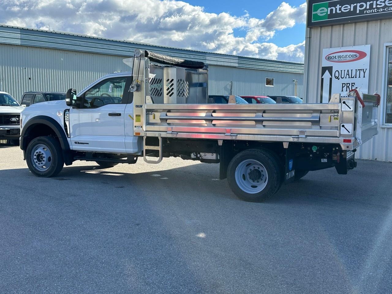 2025 Ford F-550 Super Duty DRW XL 4WD REG CAB 169" WB 84" CA Photo