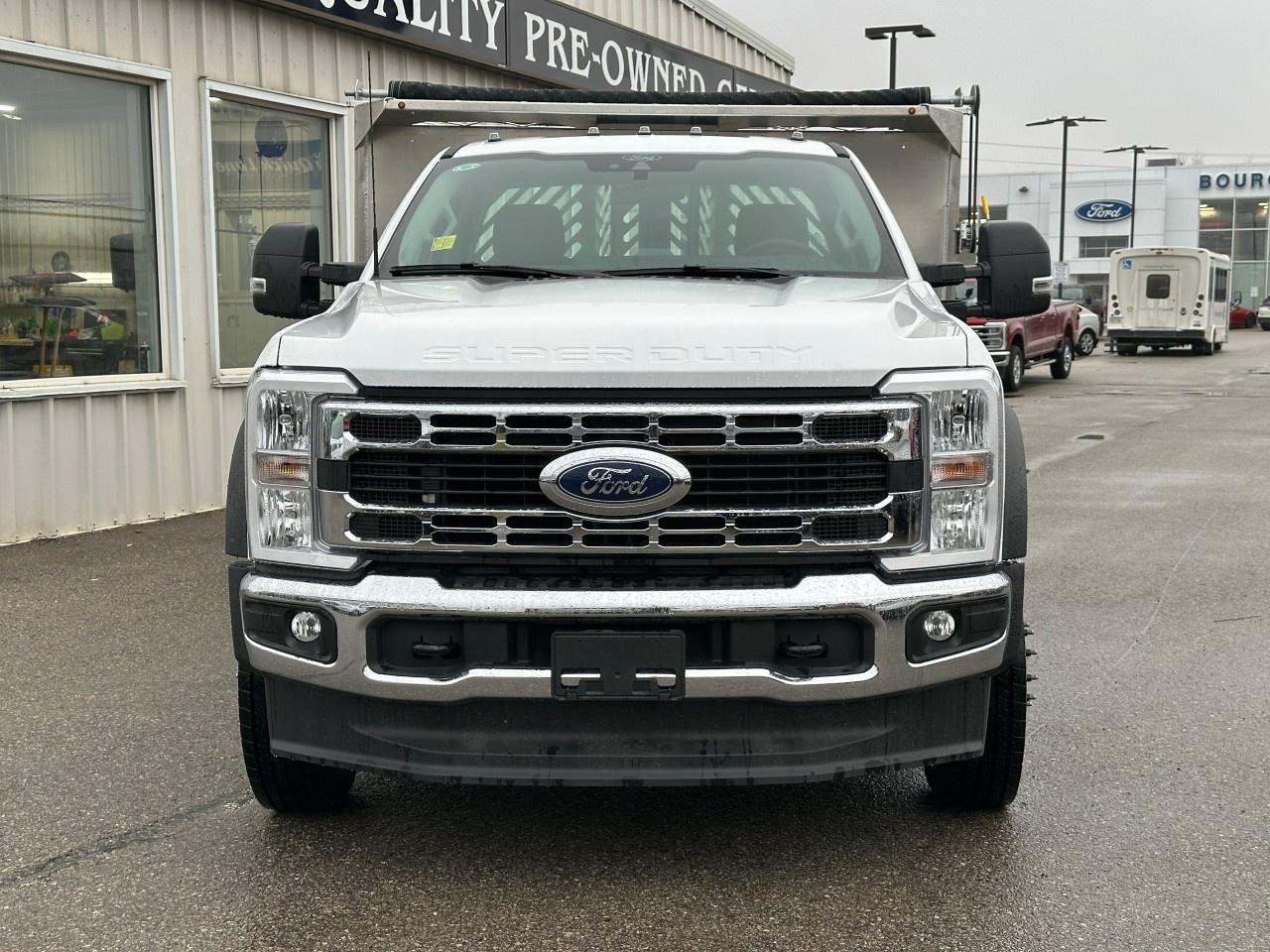 2025 Ford F-550 Super Duty DRW XL 4WD REG CAB 169" WB 84" CA Photo2