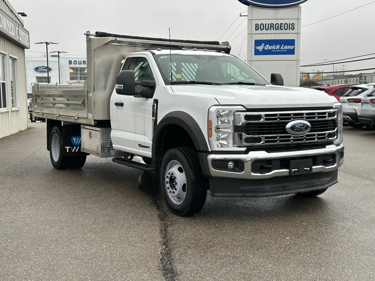 2025 Ford F-550 Super Duty DRW XL 4WD REG CAB 169" WB 84" CA Photo
