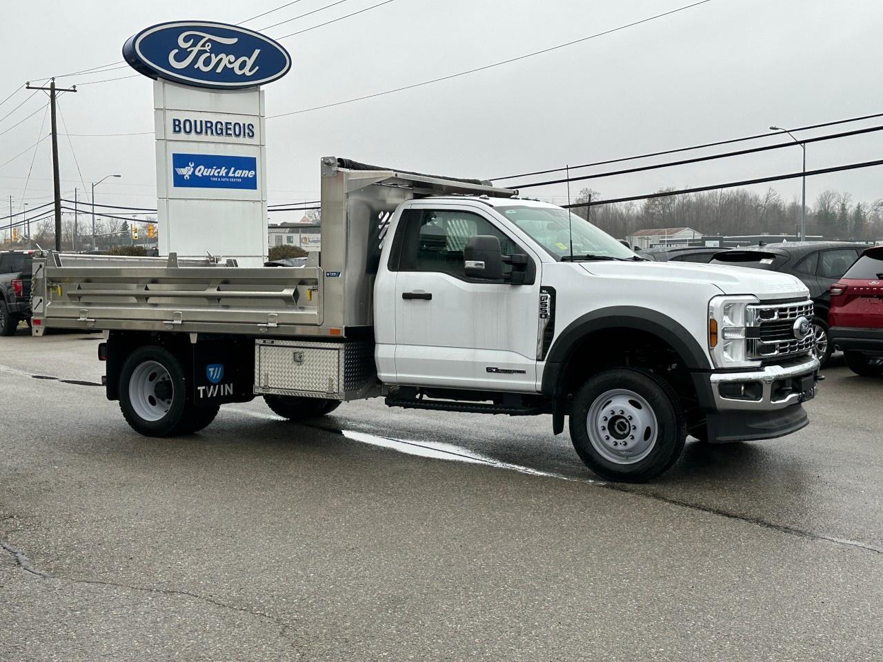 2025 Ford F-550 Super Duty DRW XL 4WD REG CAB 169" WB 84" CA Photo4