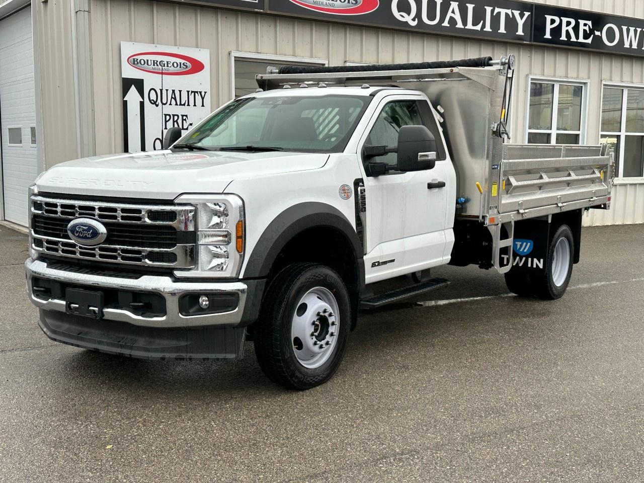 2025 Ford F-550 Super Duty DRW XL 4WD REG CAB 169" WB 84" CA Photo