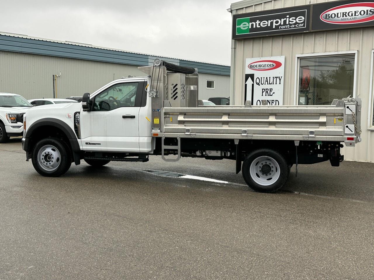 2025 Ford F-550 Super Duty DRW XL 4WD REG CAB 169" WB 84" CA Photo