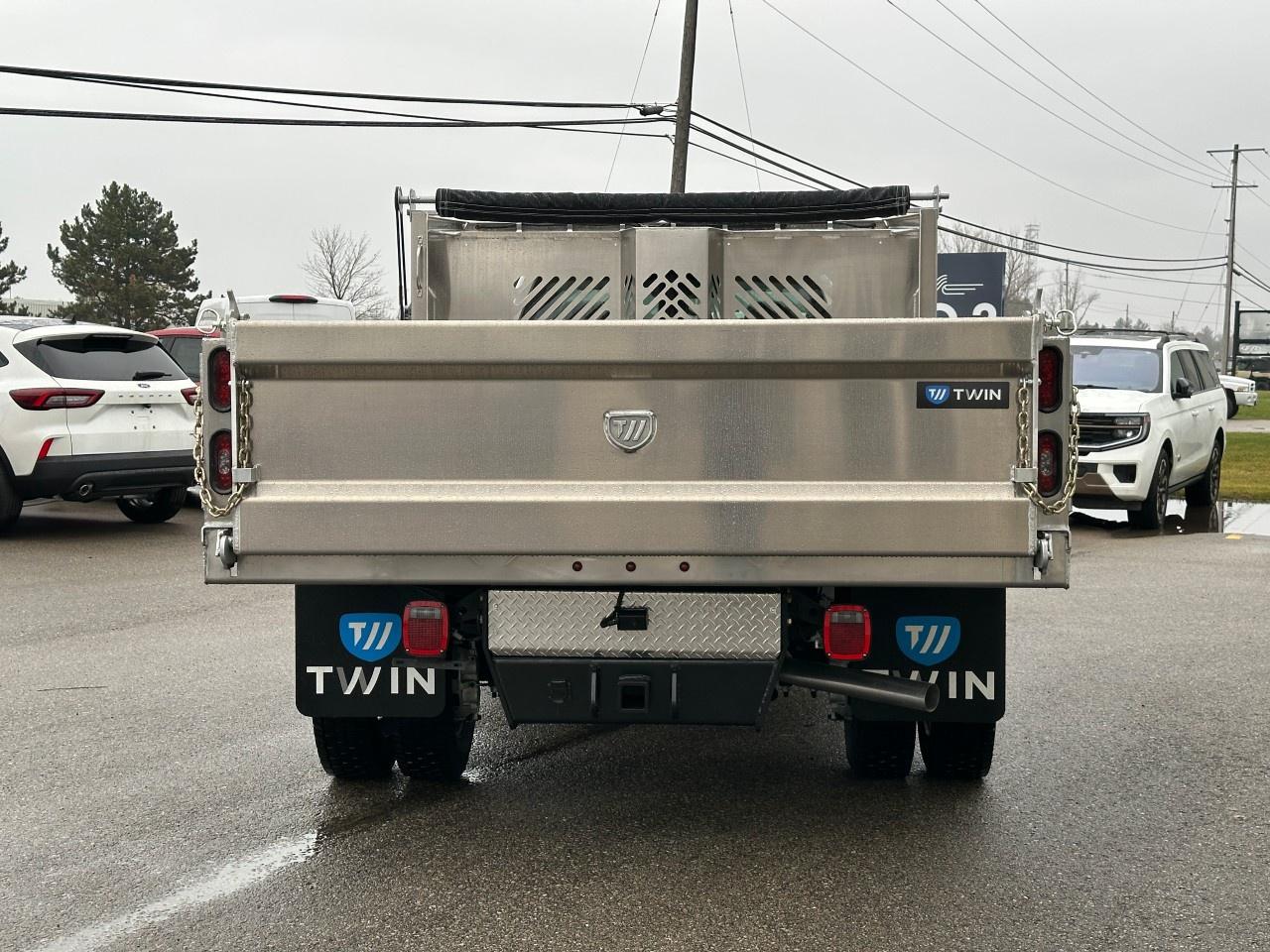 2025 Ford F-550 Super Duty DRW XL 4WD REG CAB 169" WB 84" CA Photo