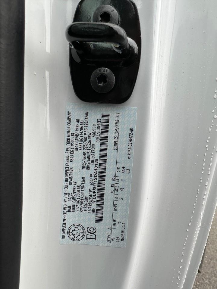 2025 Ford F-550 Super Duty DRW XL 4WD REG CAB 169" WB 84" CA Photo