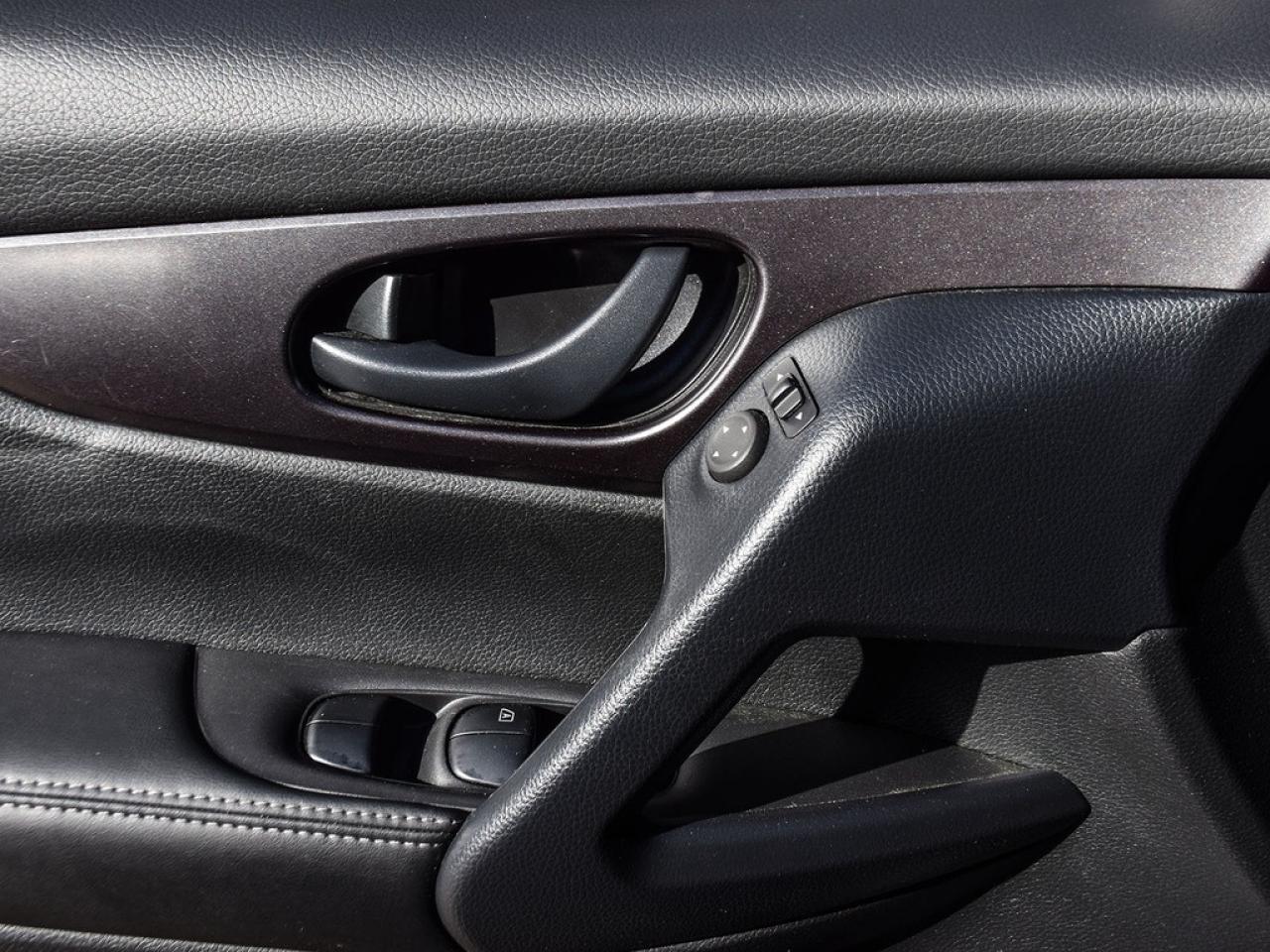 2023 Nissan Qashqai |S|CVT|HSEAT|BSPOT|17ALLOYS|APPLECARPLAY| Photo