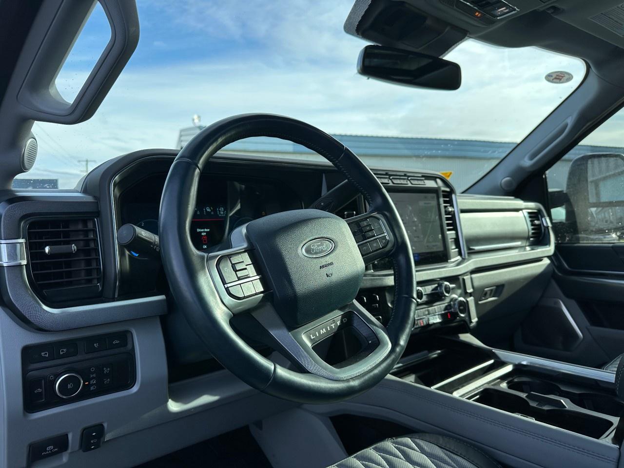 2023 Ford F-250 Super Duty SRW LIMITED 4WD CREW CAB 6.75' BOX Photo