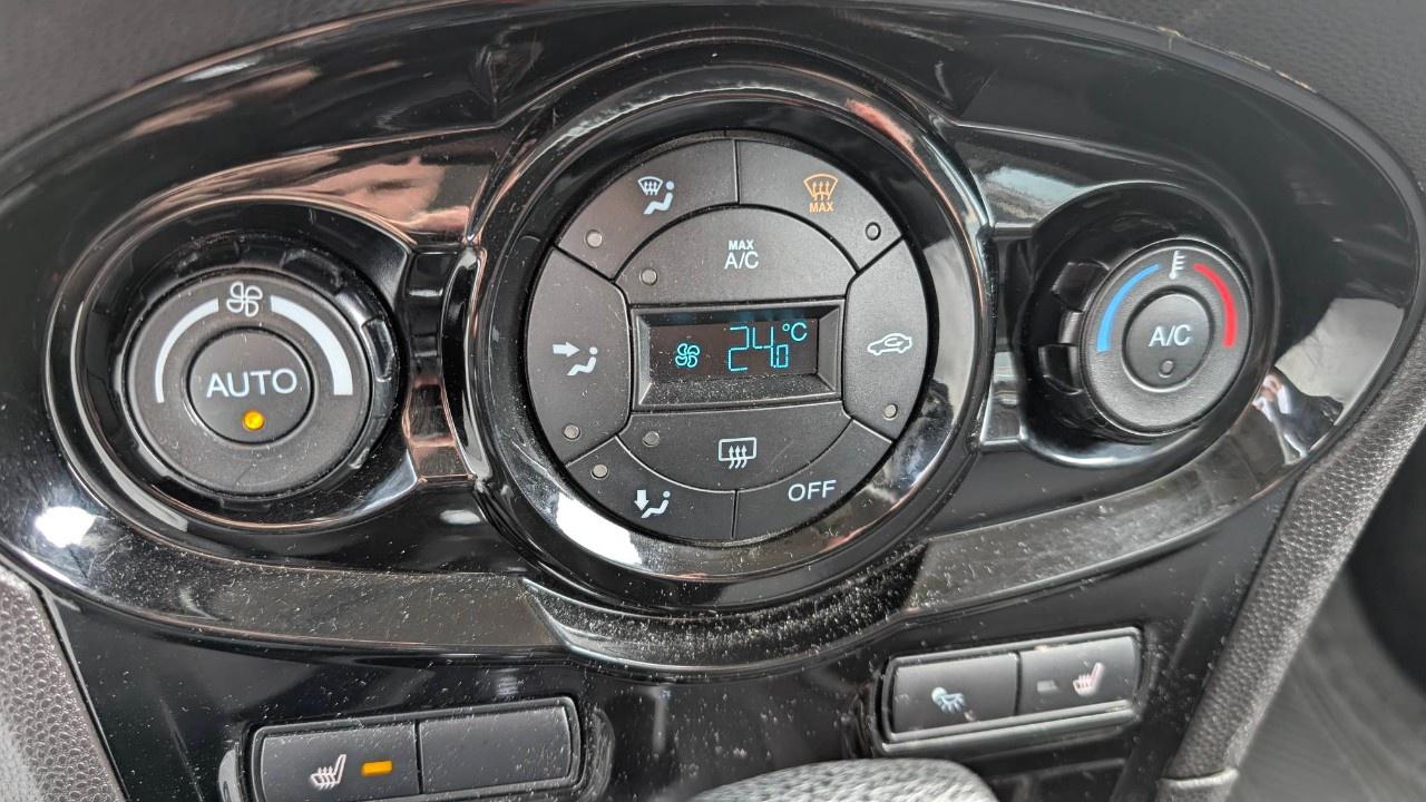 2015 Ford Fiesta 5dr HB SE Photo