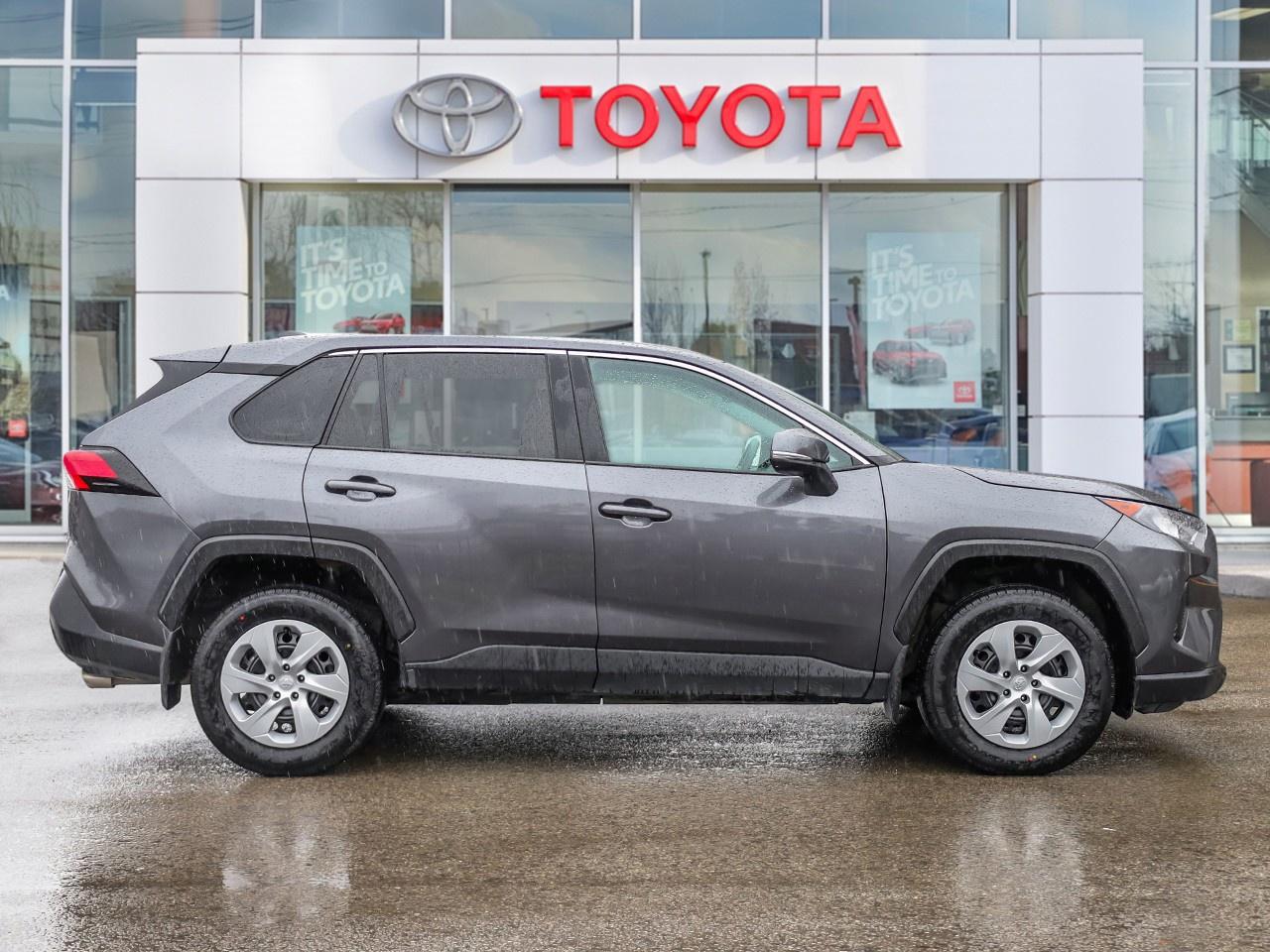 2024 Toyota RAV4 LE Photo2