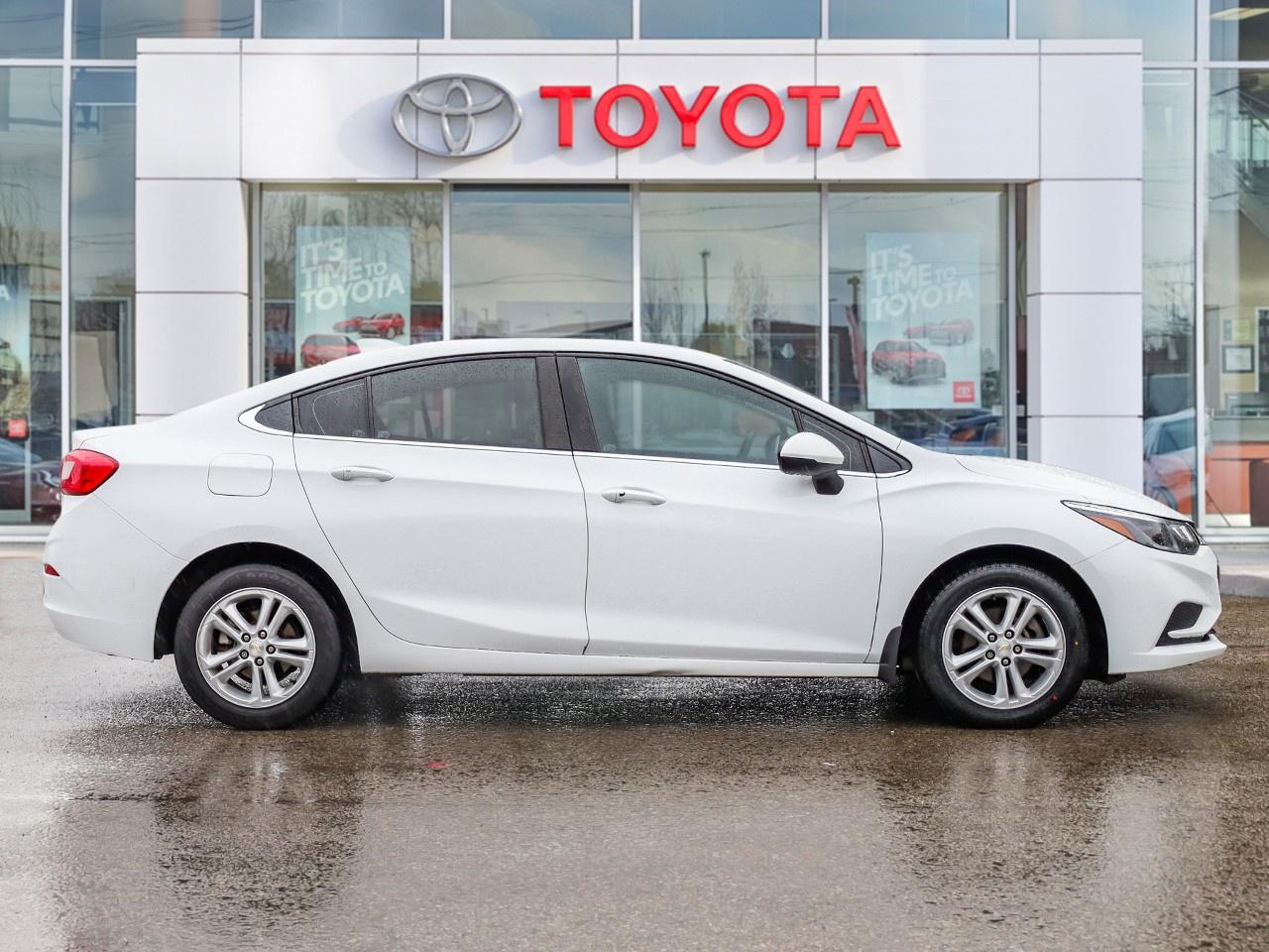 2018 Chevrolet Cruze LT AUTO Photo2