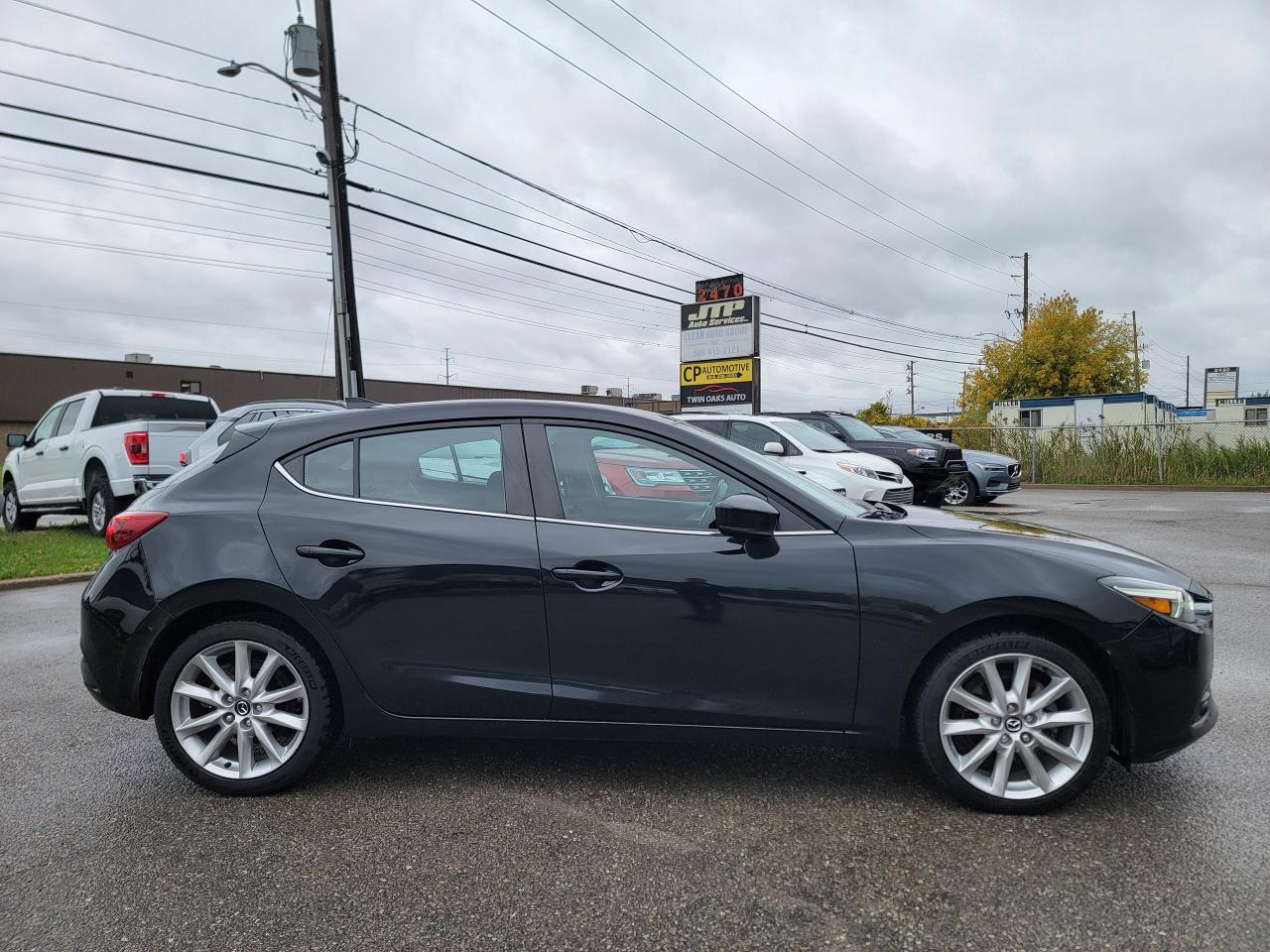 2017 Mazda MAZDA3 GT Photo3