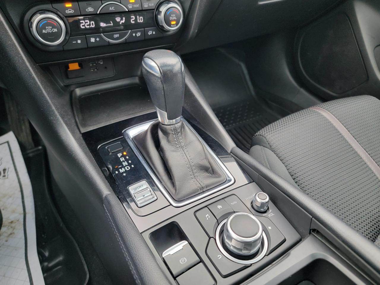 2017 Mazda MAZDA3 GT - Photo #17