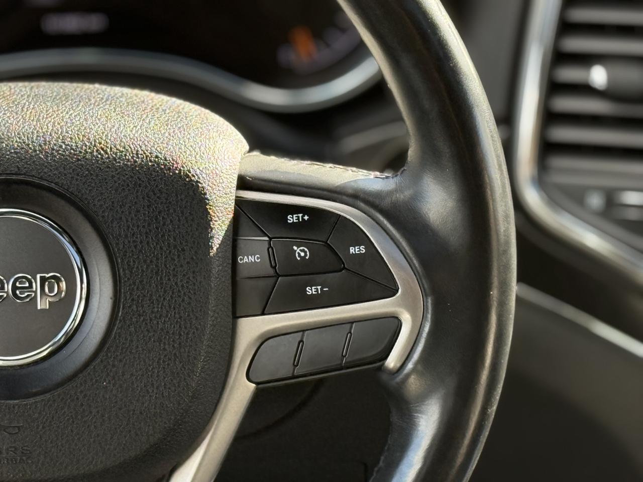 2018 Jeep Grand Cherokee LIMITED | SUNROOF | BACK UP CAMERA | LOADED Photo