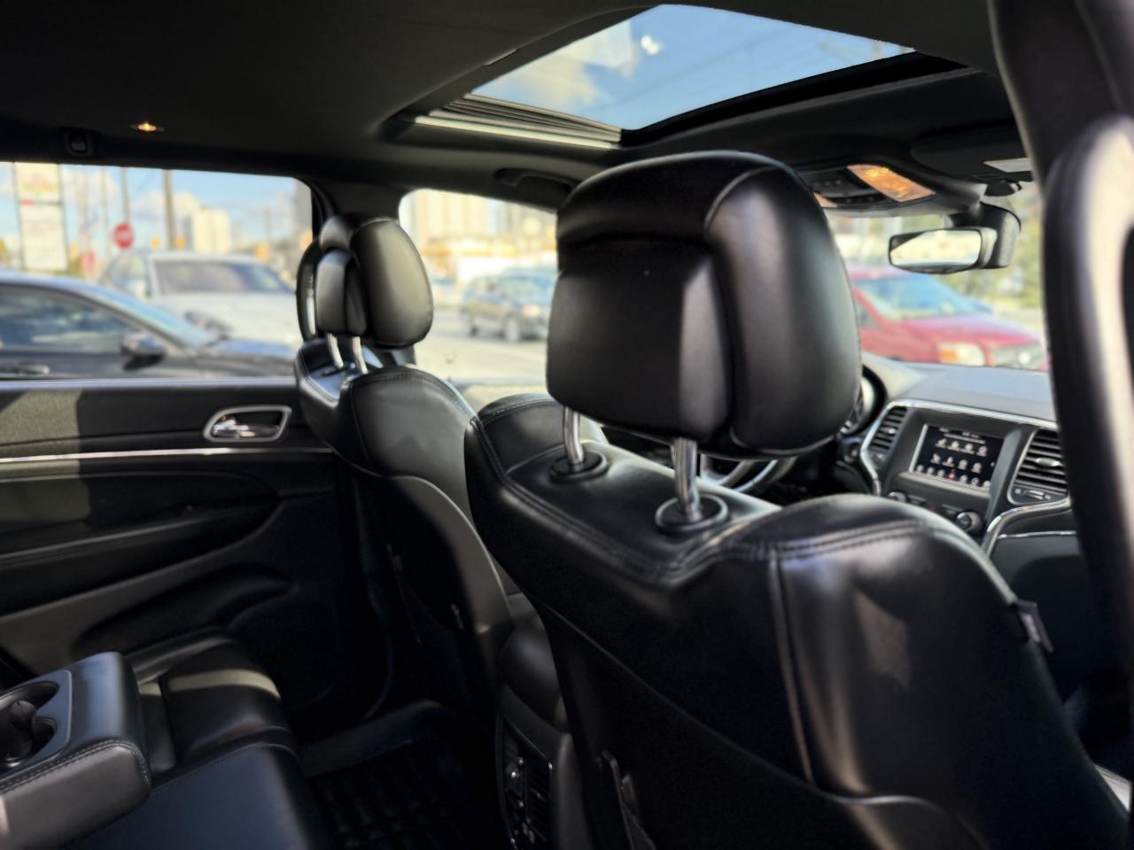 2018 Jeep Grand Cherokee LIMITED | SUNROOF | BACK UP CAMERA | LOADED Photo