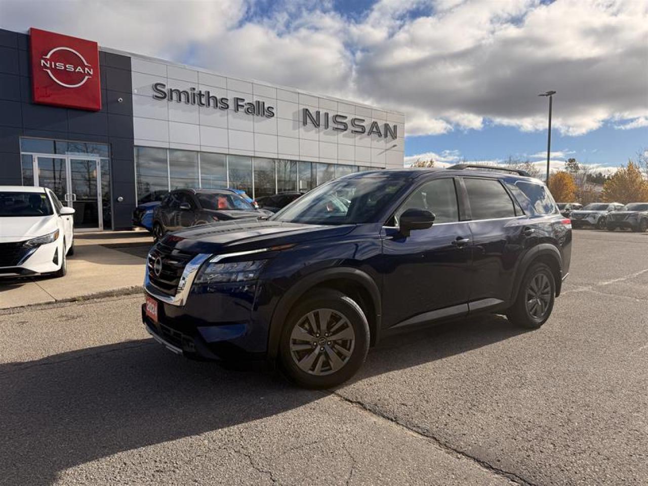 Used 2024 Nissan Pathfinder SV 4WD for sale in Smiths Falls, ON