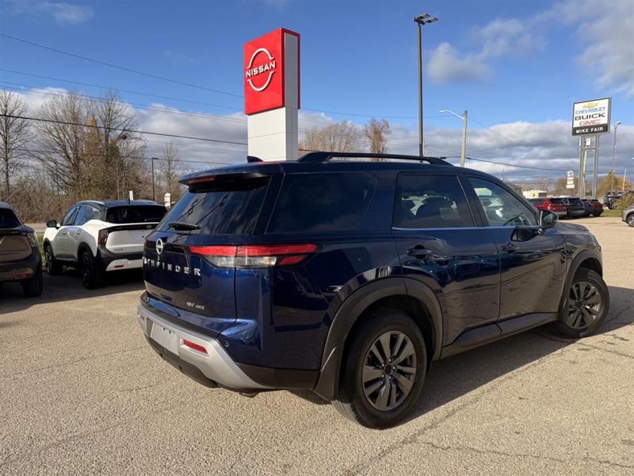 2024 Nissan Pathfinder SV 4WD Photo4