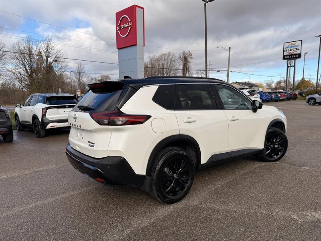 2023 Nissan Rogue SV Midnight Edition AWD CVT Photo4