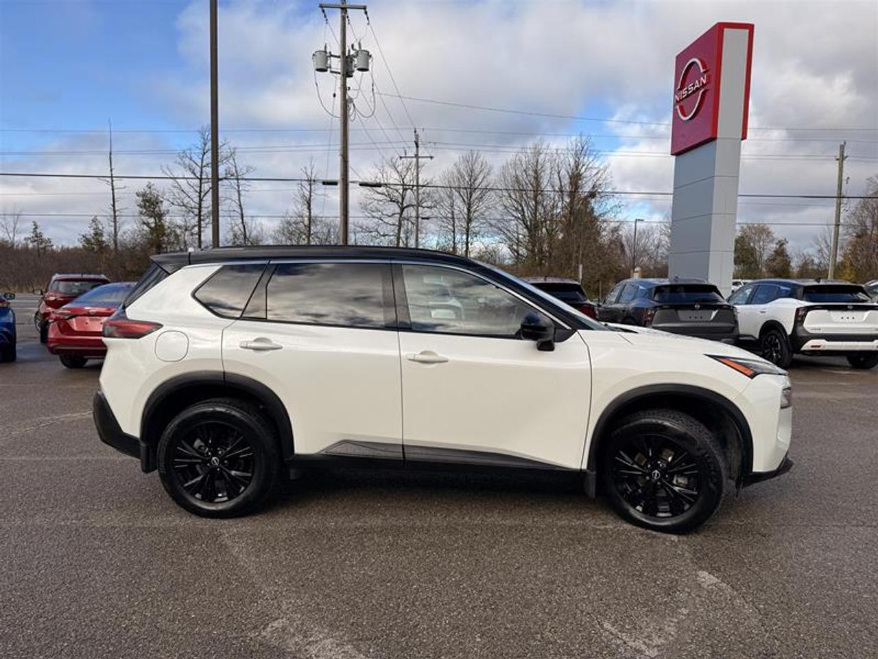 2023 Nissan Rogue SV Midnight Edition AWD CVT Photo3