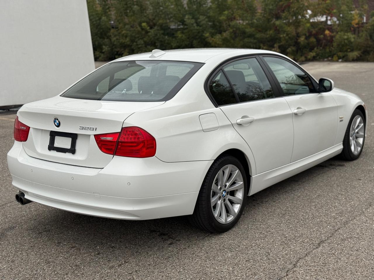 2011 BMW 3 Series 328i xDrive Executive Edition Photo4