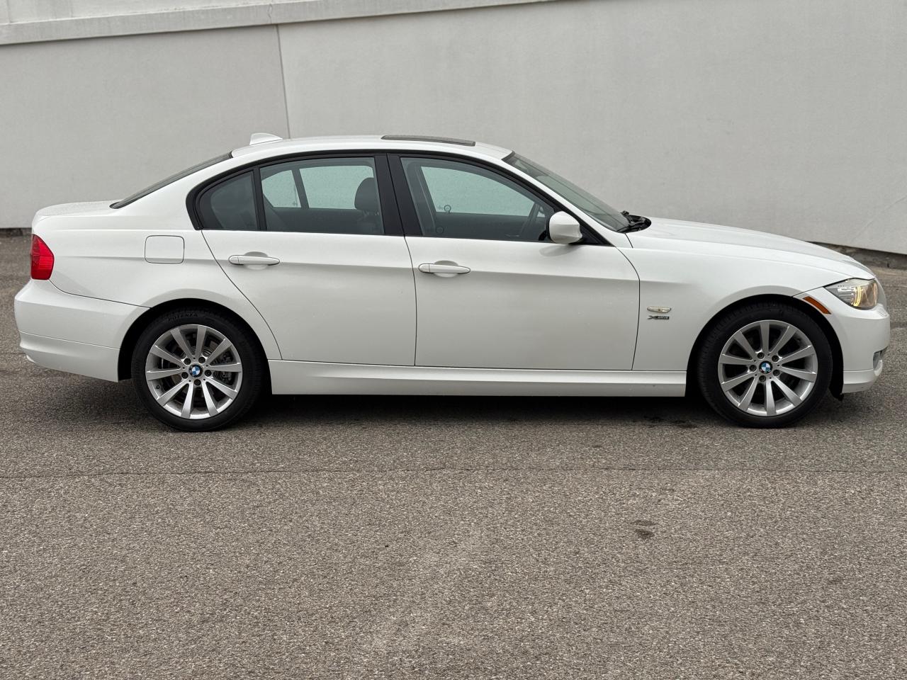 2011 BMW 3 Series 328i xDrive Executive Edition Photo3