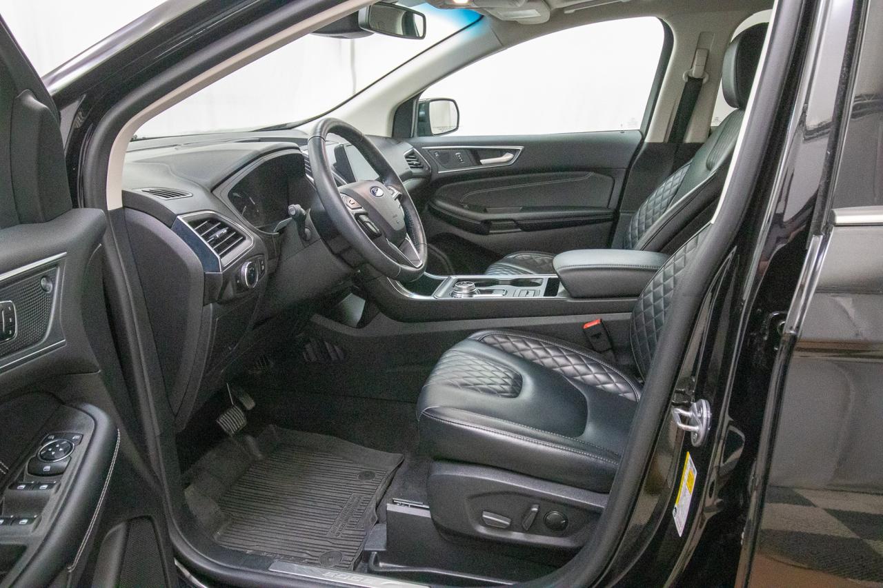 2024 Ford Edge Titanium AWD Photo5