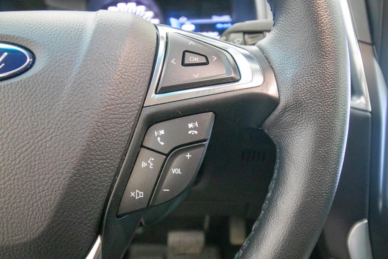 2024 Ford Edge Titanium AWD Photo5