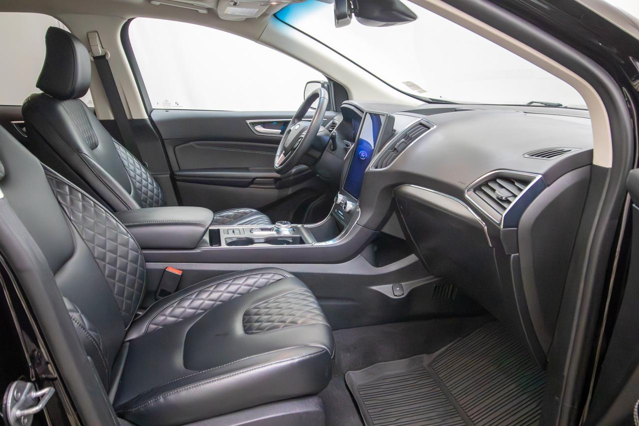 2024 Ford Edge Titanium AWD Photo5