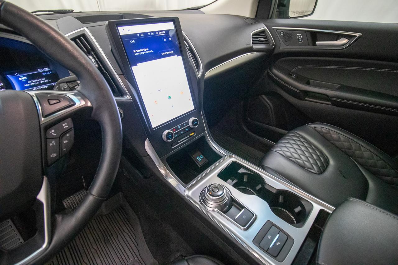2024 Ford Edge Titanium AWD Photo5