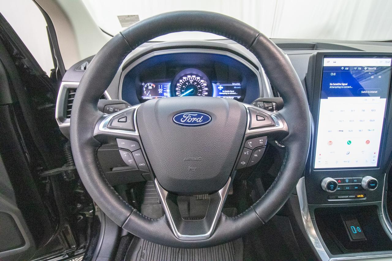 2024 Ford Edge Titanium AWD Photo5