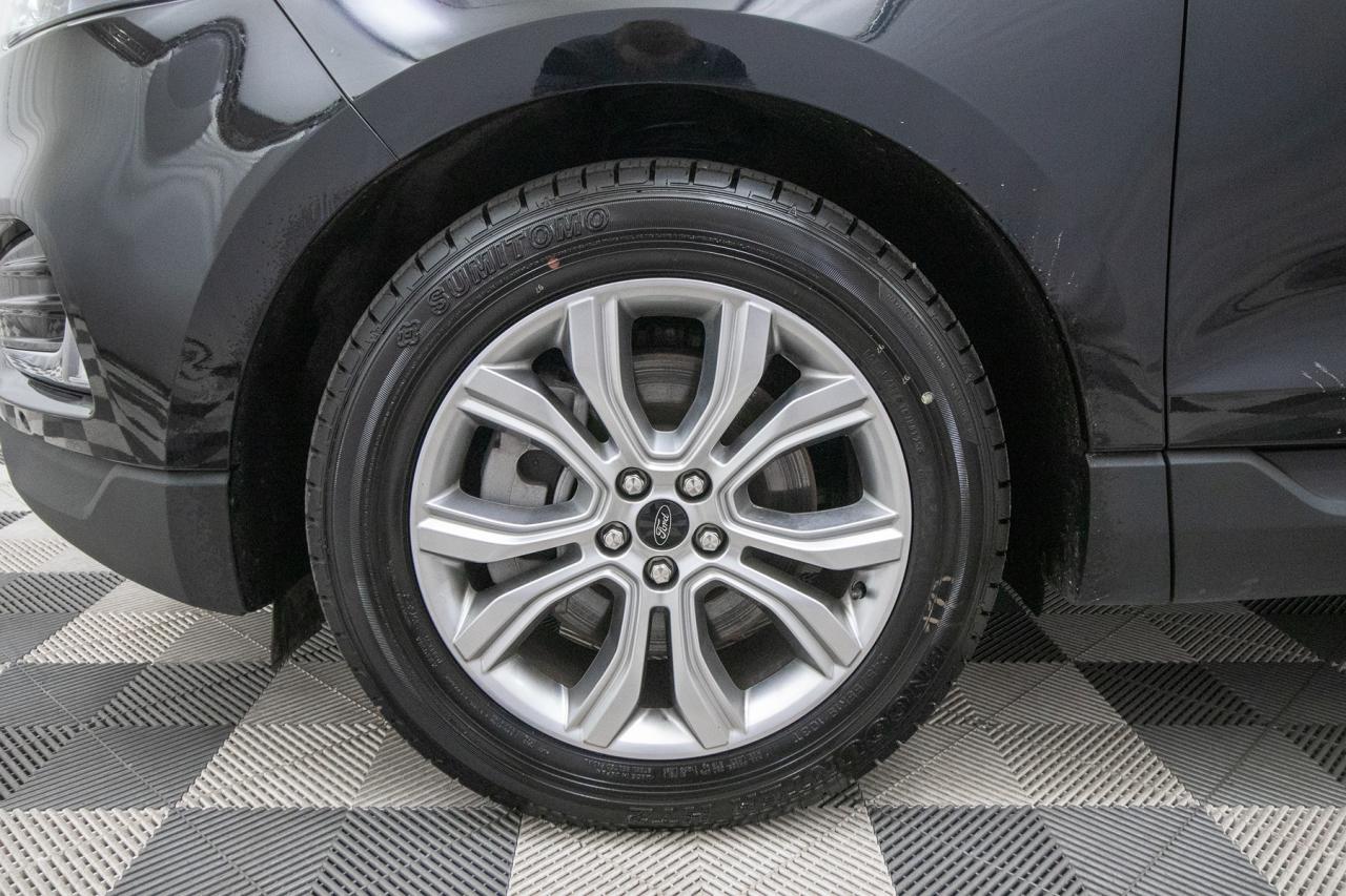 2024 Ford Edge Titanium AWD Photo5