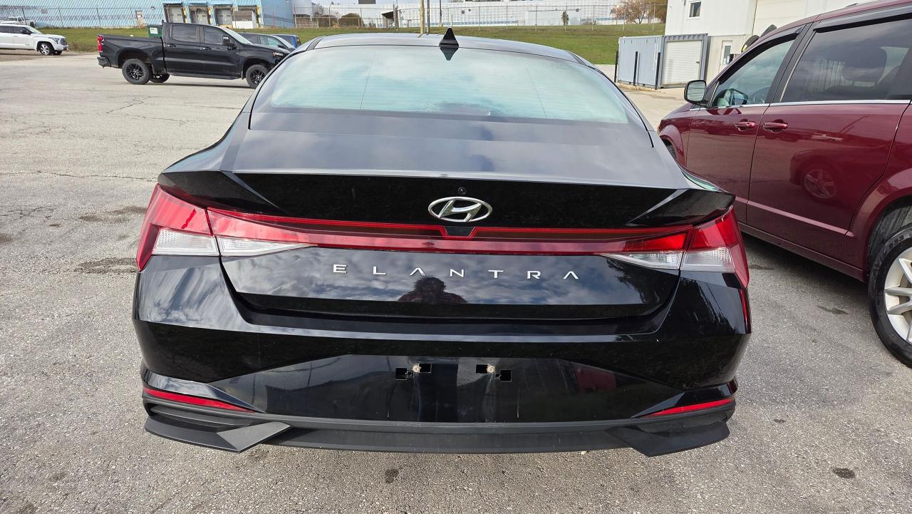 2022 Hyundai Elantra Essential Photo2