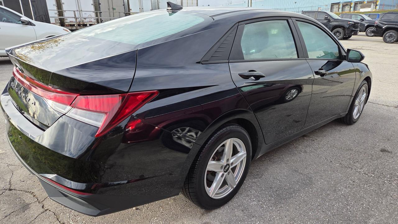 2022 Hyundai Elantra Essential Photo4