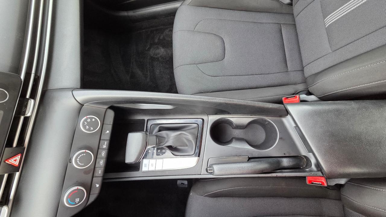 2022 Hyundai Elantra Essential - Photo #16