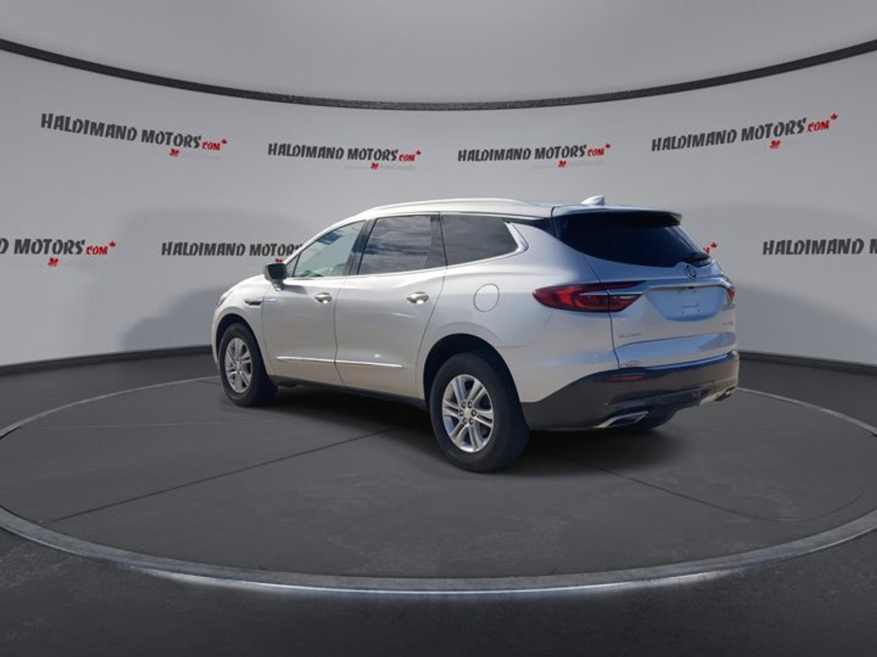 2018 Buick Enclave Essence AWD Photo