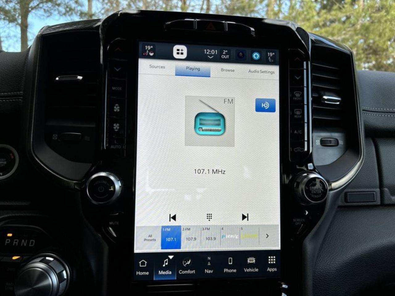 2022 RAM 1500 Sport 4x4 Crew | Remote Start | Leather Seats | Heated Seats Photo