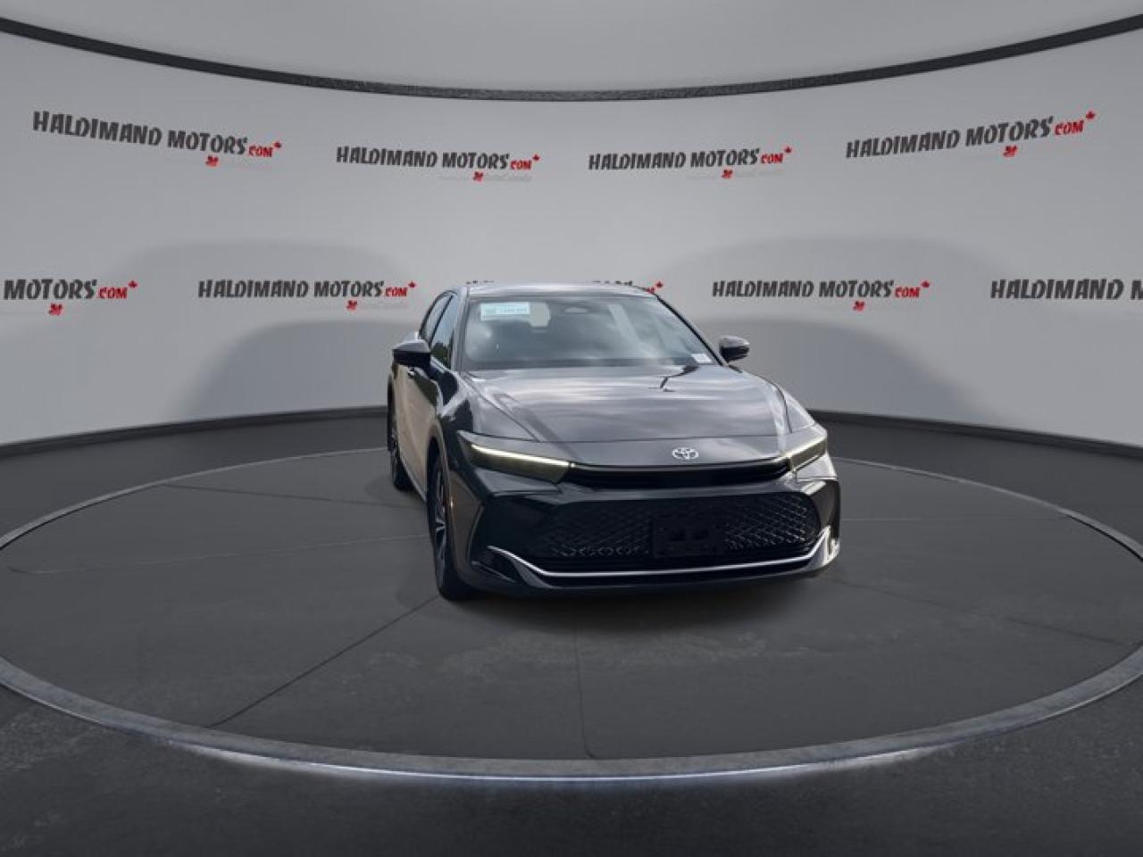 2024 Toyota Crown Limited AWD HEV | AC Seats | Heated Seats |Panoramic Roof Photo2