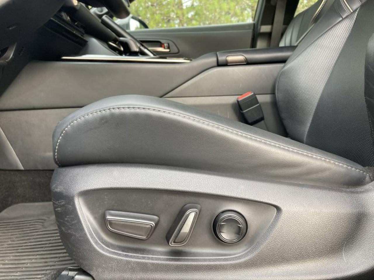 2024 Toyota Crown Limited AWD HEV | AC Seats | Heated Seats |Panoramic Roof Photo