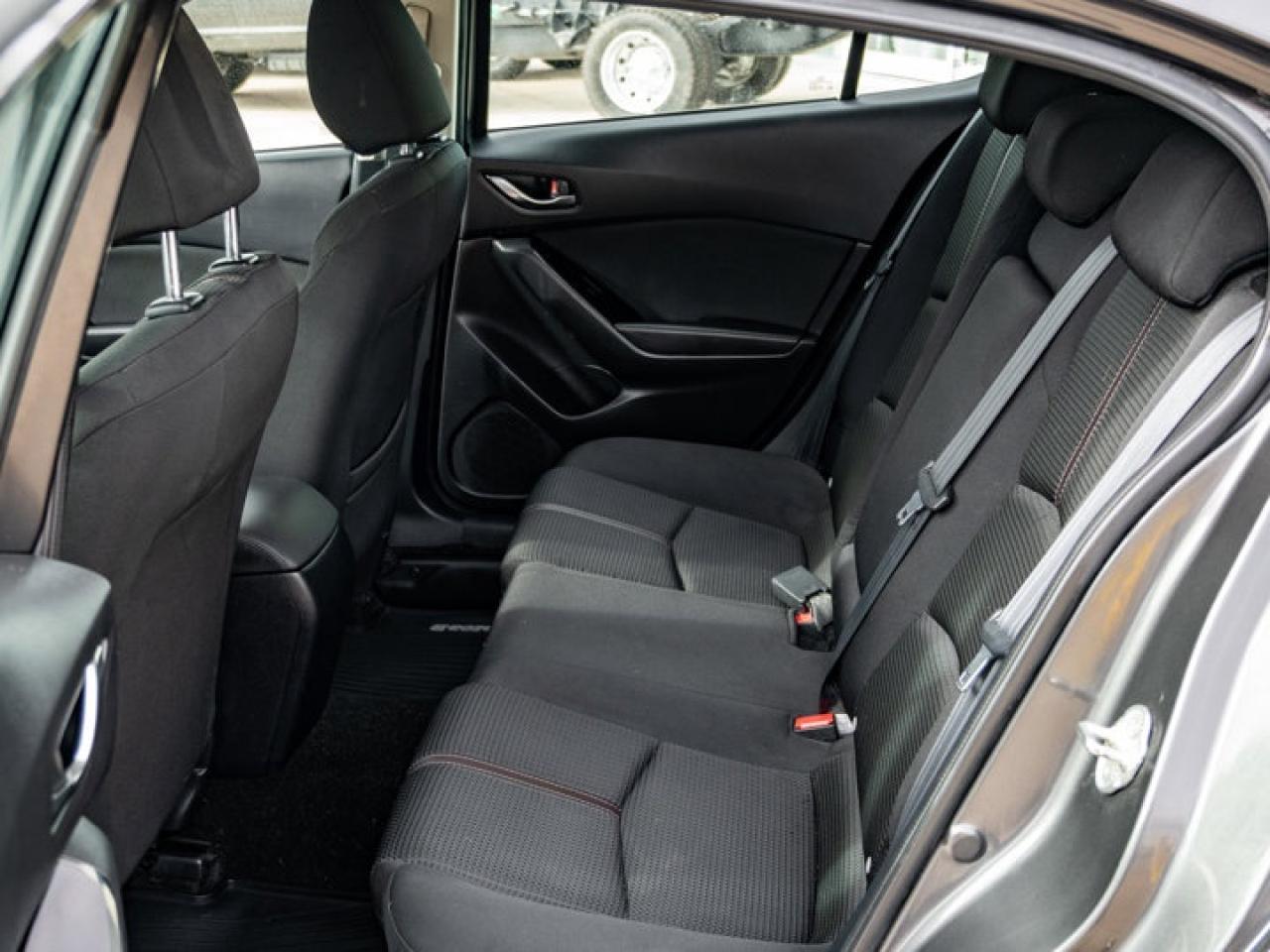 2018 Mazda MAZDA3 Sport GS Photo