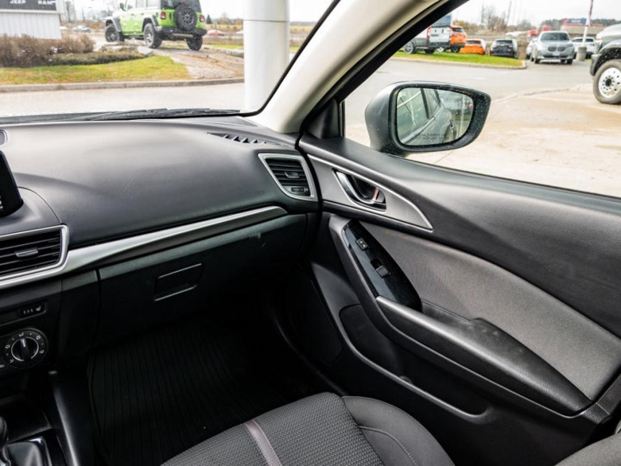 2018 Mazda MAZDA3 Sport GS Photo