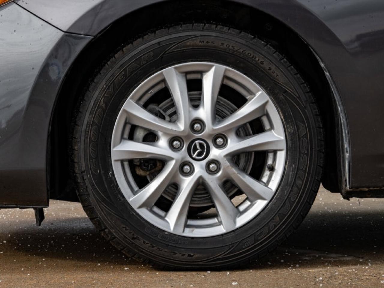 2018 Mazda MAZDA3 Sport GS Photo