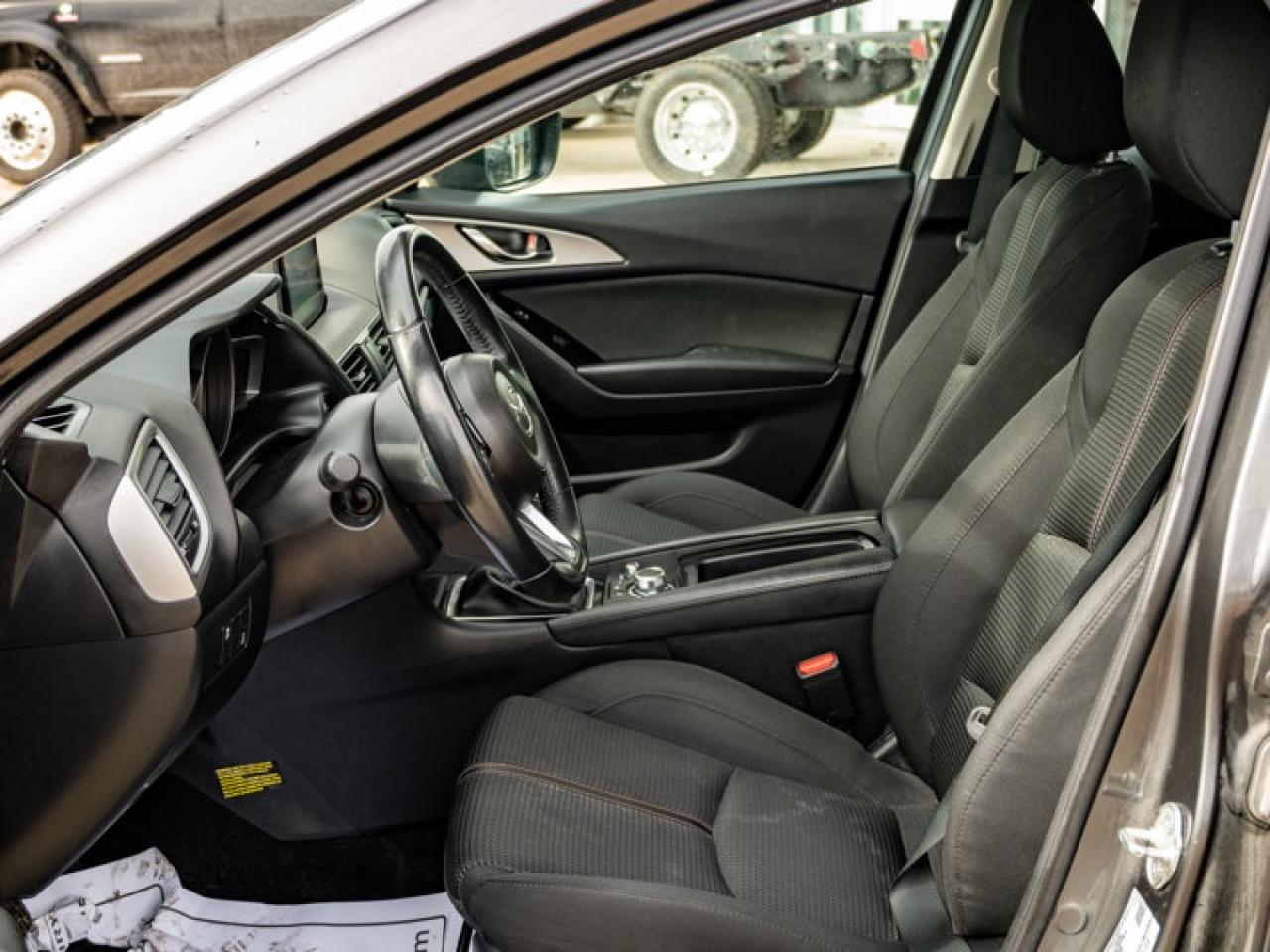 2018 Mazda MAZDA3 Sport GS Photo