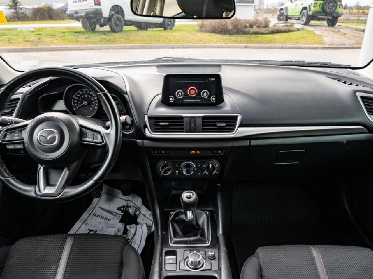 2018 Mazda MAZDA3 Sport GS Photo