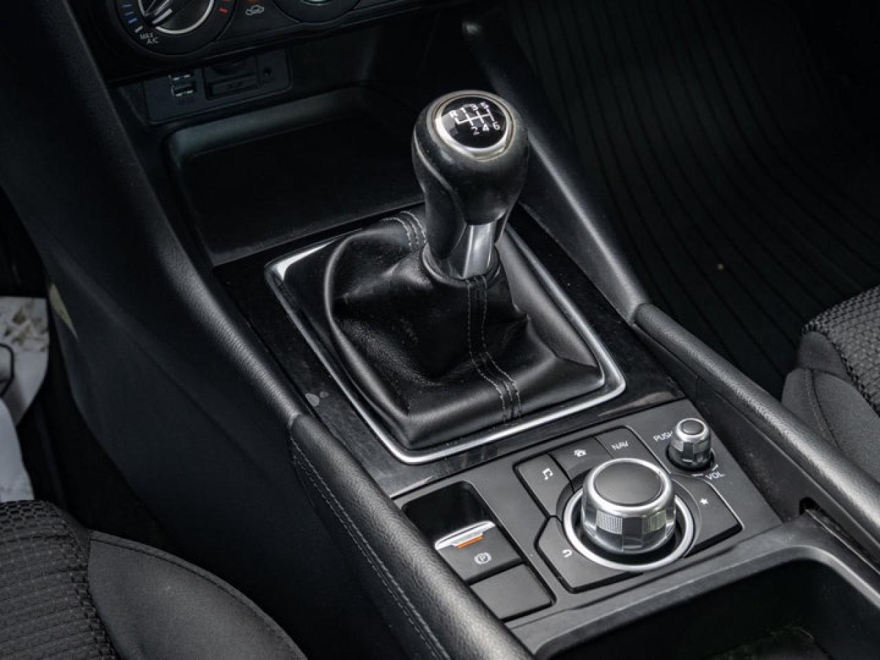 2018 Mazda MAZDA3 Sport GS Photo