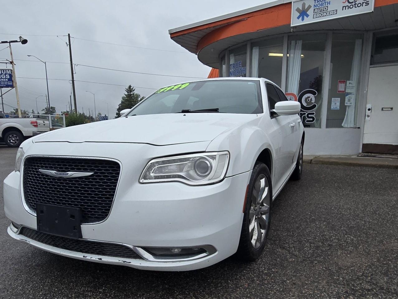 2016 Chrysler 300 Touring  - Photo #2