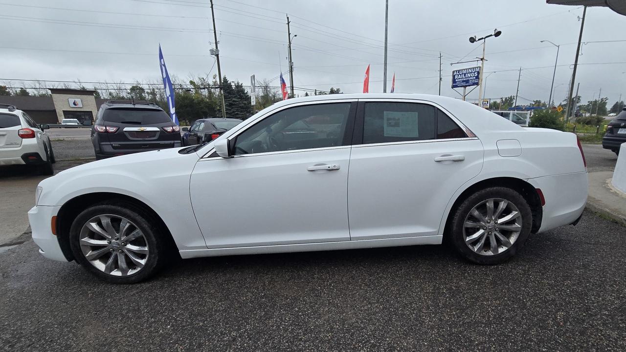 2016 Chrysler 300 Touring  - Photo #3
