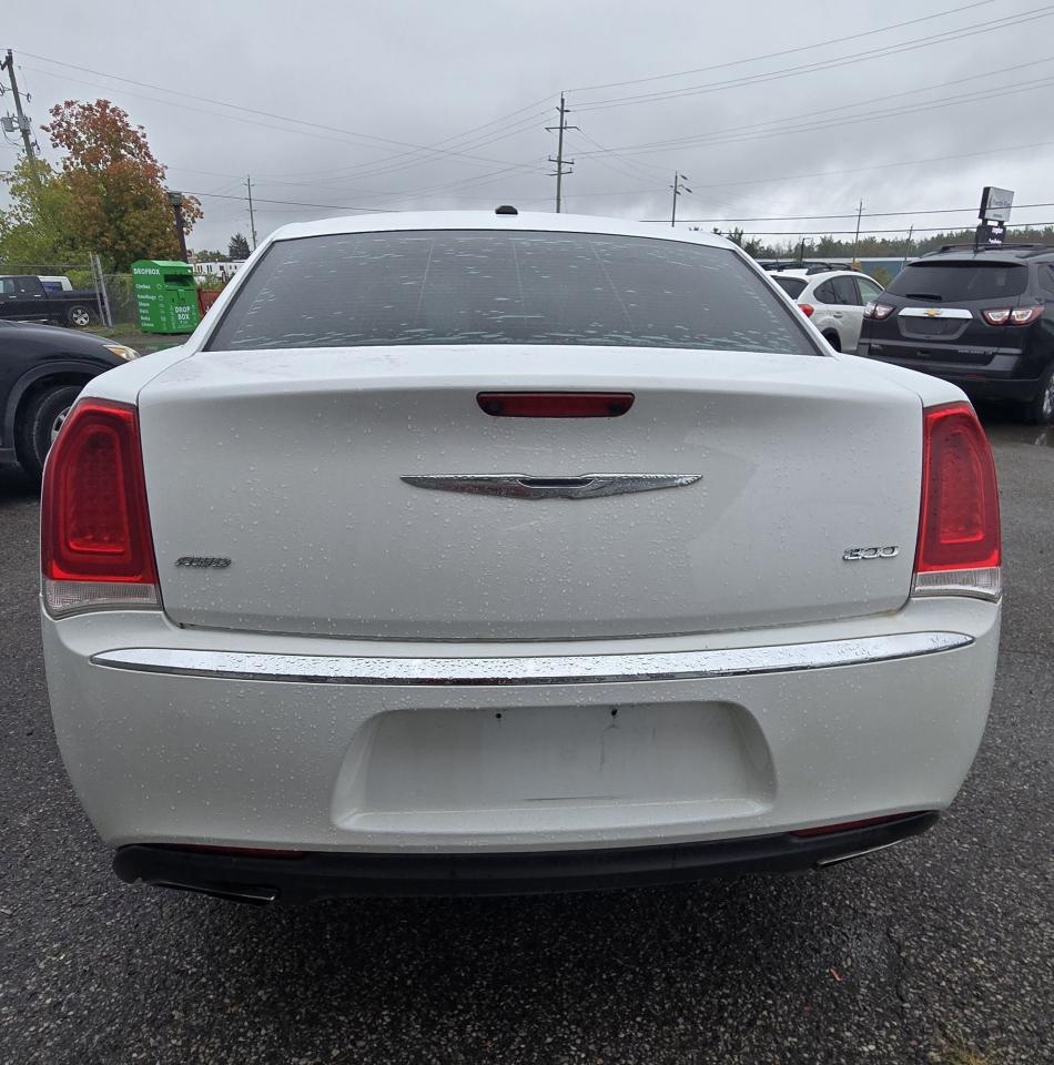 2016 Chrysler 300 Touring  - Photo #5