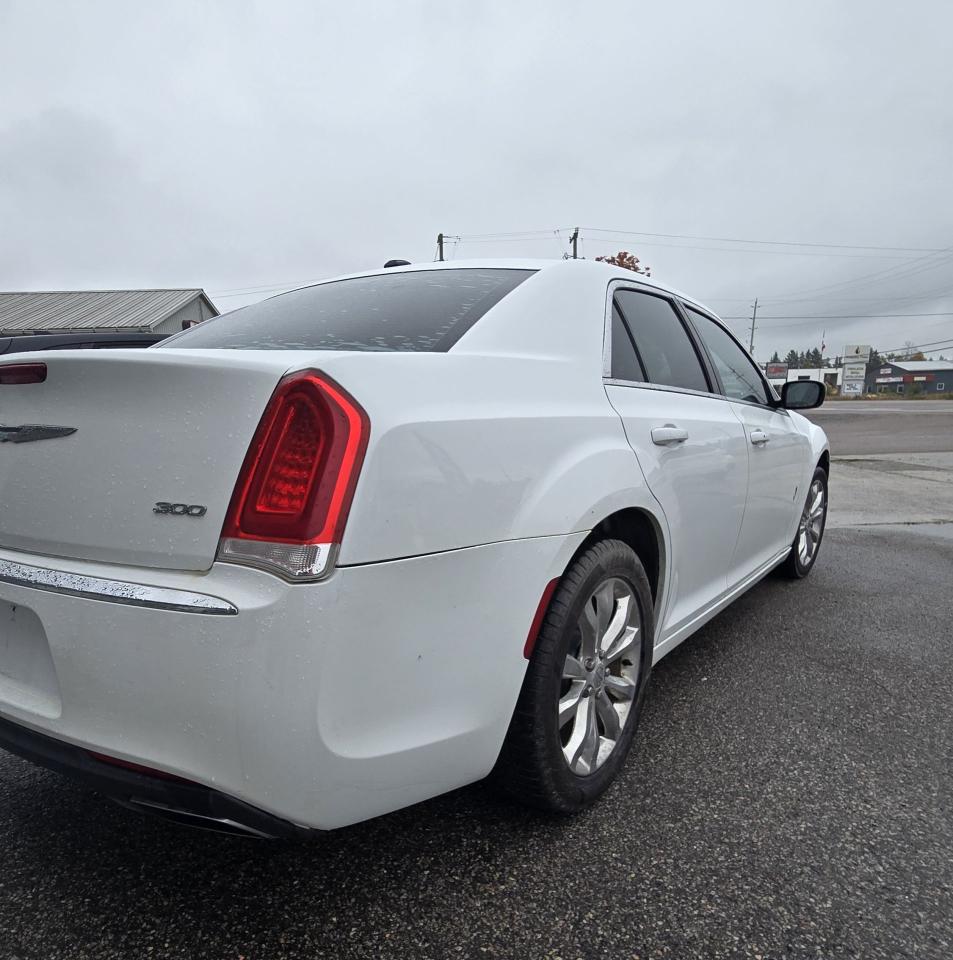 2016 Chrysler 300 Touring  - Photo #6