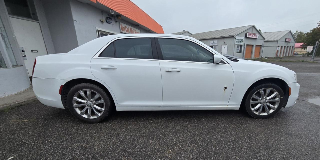 2016 Chrysler 300 Touring  - Photo #7